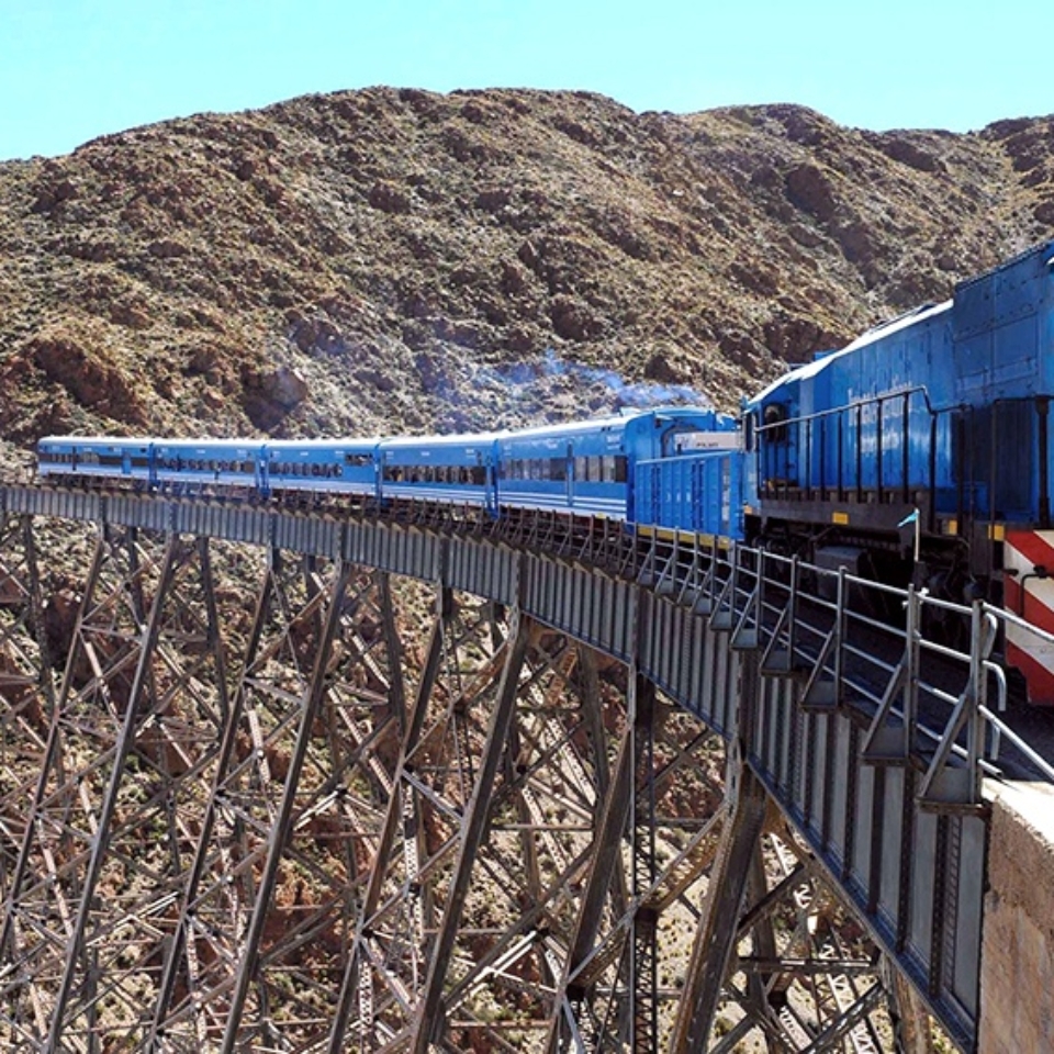 tren a las nubes