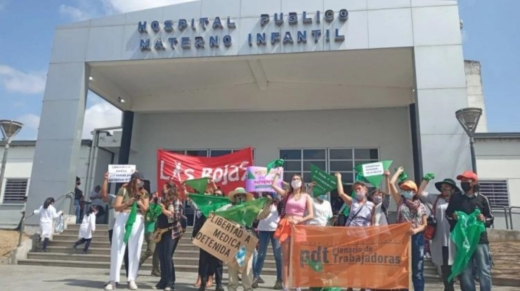 Protesta feministas hospital materno