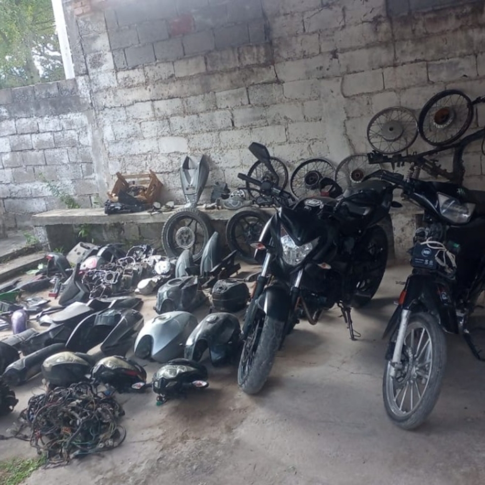 Motos